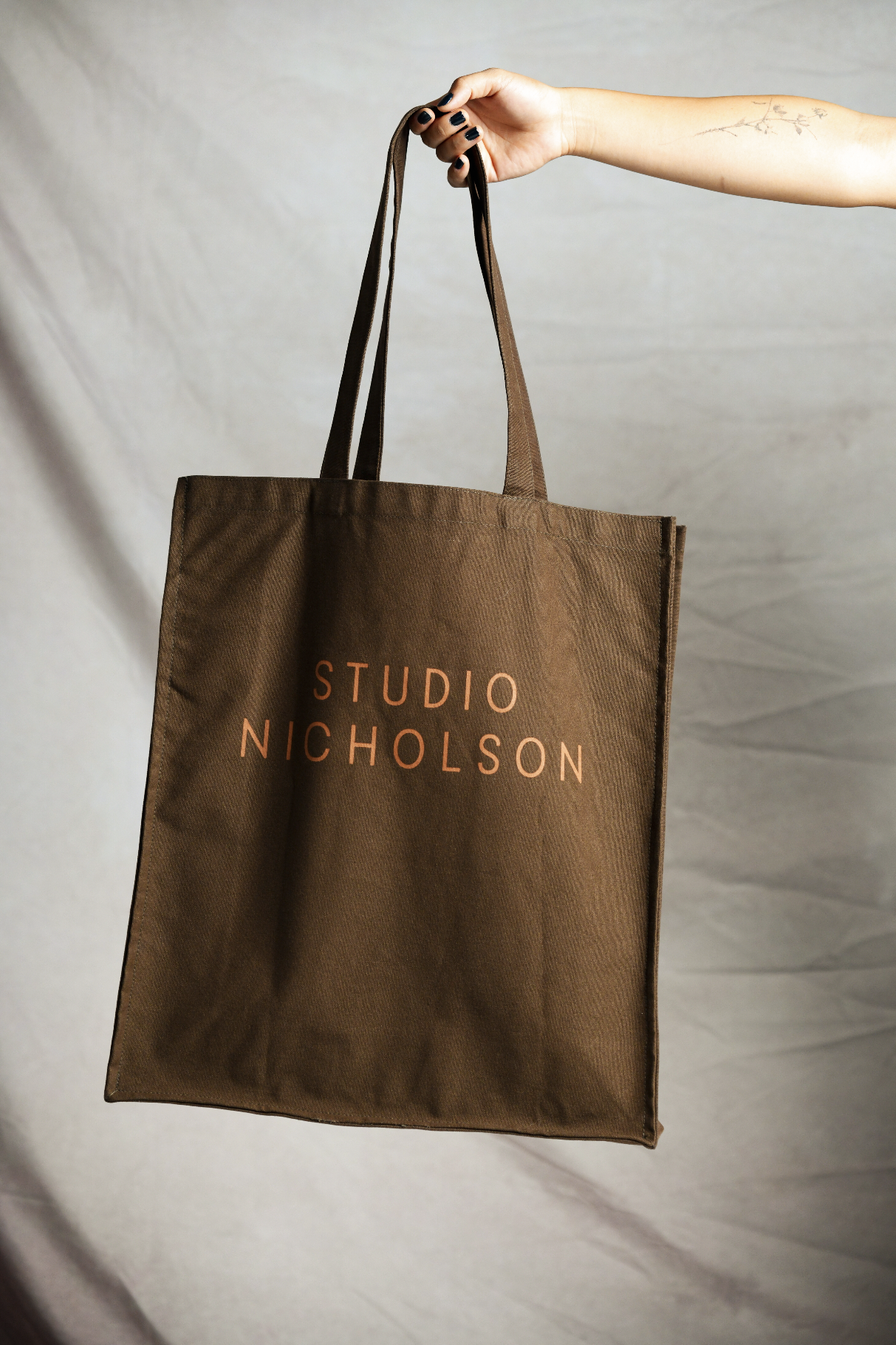 Studio Nicholson – MUKAE MÜZ